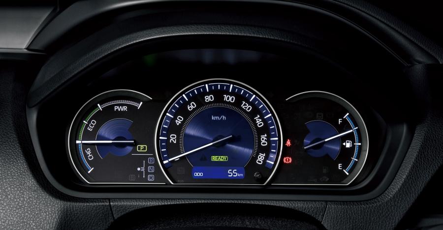 Панель приборов Toyota Esquire Hybrid 2017 года  (фото 4 из 13)